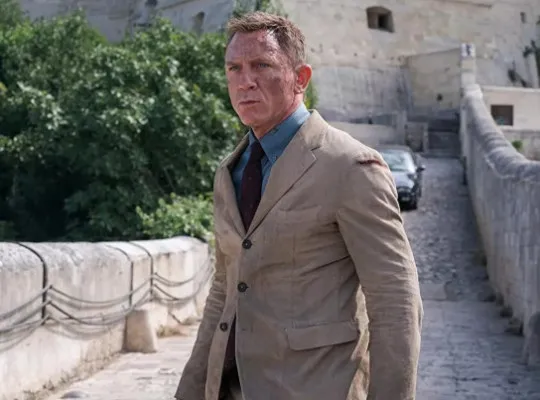 James Bond resmi olarak Amazon'un kontrolünde: franchise ile ne olacak?